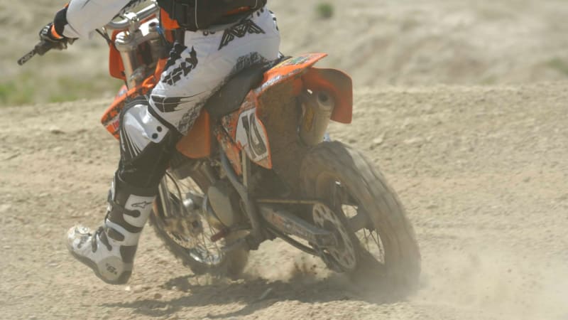 Neštěstí při motokrosových závodech v Jičíně. Zemřel 20letý jezdec, havaroval při kvalifikaci
