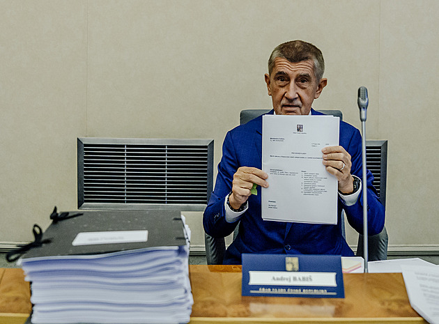 Vláda jedná o konci poplatků pro ČR a Český rozhlas i financování z rozpočtu